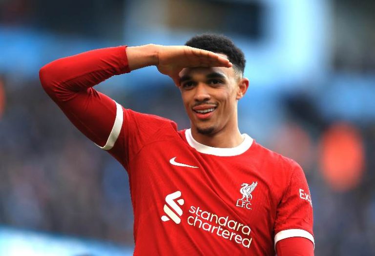 نهاية رحلة أرنولد مع ليفربول تشغل صحف إسبانيا وتستشرف مستقبله في مدريد