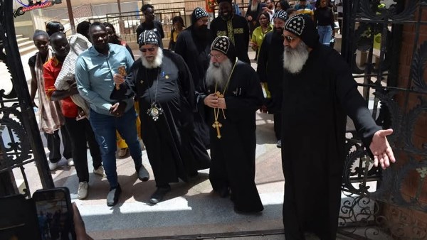 نيافة الأنبا مارتيروس يزور دير “الأنبا بيشوي” بالسودان
دير “الأنبا بيشوي” يستقبل نيافة الأنبا مارتيروس مع مجموعة من الخدام
استقبال مميز لنيافة الأنبا مارتيروس في دير “الأنبا بيشوي” بالسودان
زيارة نيافة الأنبا مارتيروس لدير “الأنبا بيشوي” تثير اهتمام الخدام
نيافة الأنبا مارتيروس برفقة الخدام في دير “الأنبا بيشوي” بالسودان