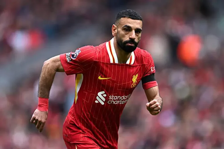 نيفيل يؤكد أن صلاح هو أفضل لاعب في الدوري الإنجليزي بفارق كبير عن الآخرين