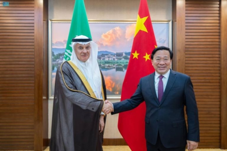 وزير البيئة يستعرض فرص التعاون في المياه والزراعة مع الصين