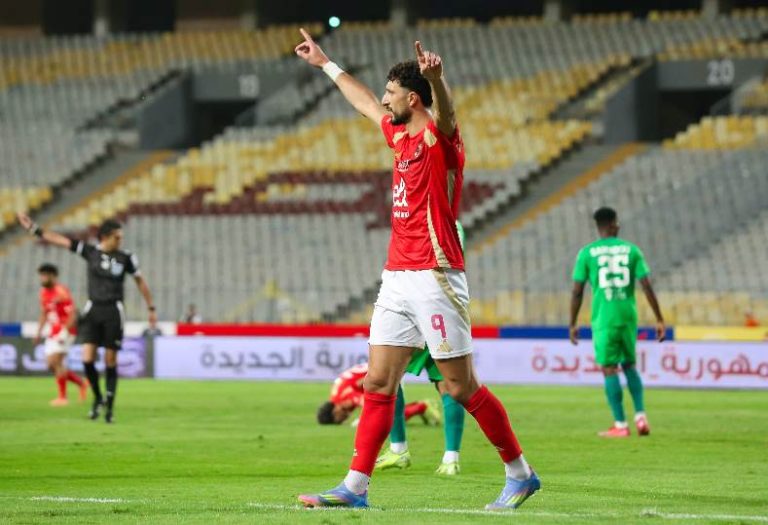 وسام أبو علي يسجل الهدف الثالث للأهلي بطريقته الخاصة (فيديو)
