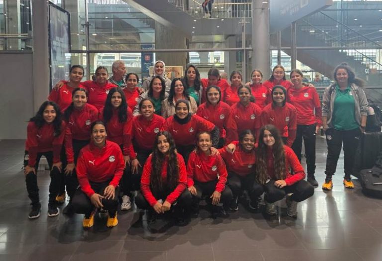 وصل منتخب مصر للكرة النسائية تحت 20 عامًا إلى باريس لخوض معسكر تدريبي