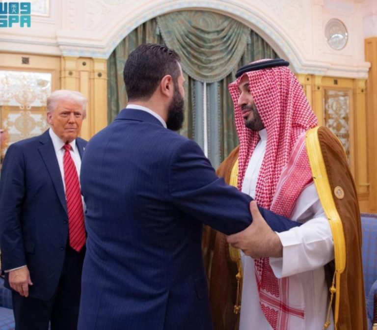 ولي العهد وترامب يتباحثان مستقبل الأوضاع في سوريا
الحوار بين ولي العهد وترامب حول مستقبل سوريا
نقاشات ولي العهد وترامب بشأن الأوضاع في سوريا