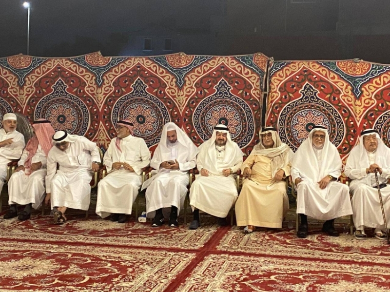 آل طيب يفتحون أبوابهم للمعزين في فقيدتهم