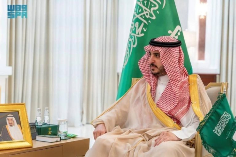 أمير الجوف يلتقي مدير فرع الصحة ومدير مكتب “وقاية” الجديد في المنطقة