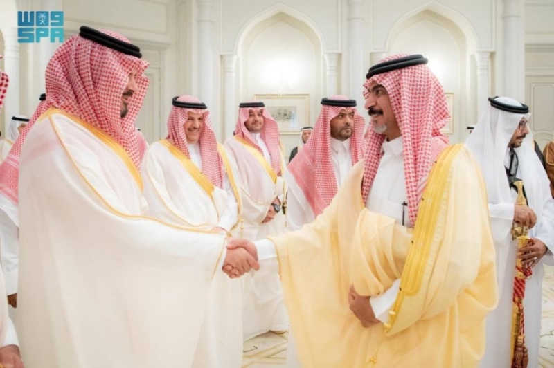 أمير المدينة المنورة يلتقي المهنئين بعيد الأضحى