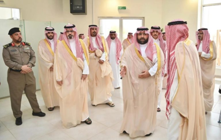 أمير جازان يزور مكتب الضمان الاجتماعي في جزر فرسان