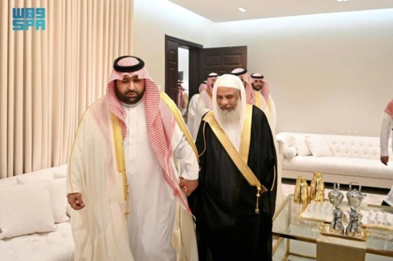 أمير جازان يقدم التهاني للشيخ العامري