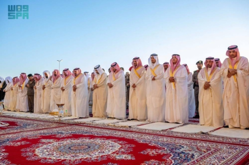 أمير منطقة القصيم ونائبه يشاركون في أداء صلاة عيد الأضحى