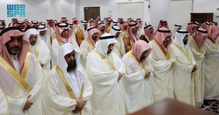 أمير نجران يحتفل بأداء صلاة عيد الأضحى