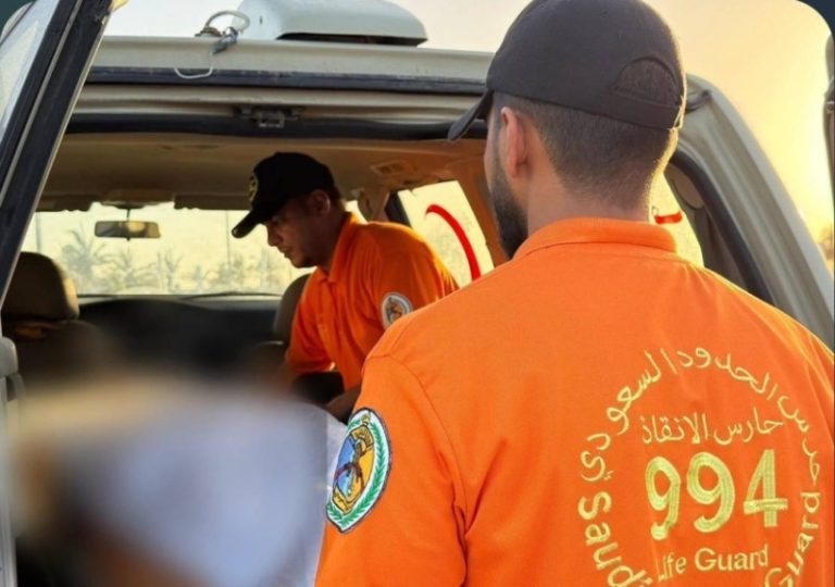 إنقاذ شاب من الغرق خلال السباحة في ينبع