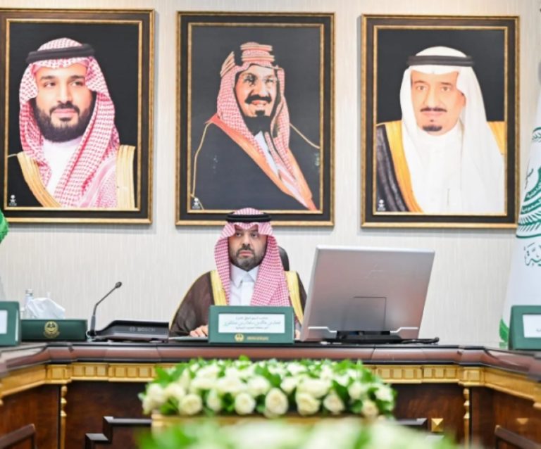 اجتماع لجنة الإسكان التنموي برئاسة أمير الحدود الشمالية