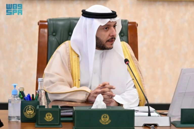 اجتماع لجنة الدفاع المدني في الطائف برئاسة المحافظ