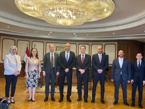 اجتماع وزير الطيران المدني مع مسئولين من البنك الأوروبي لإعادة الإعمار والتنمية