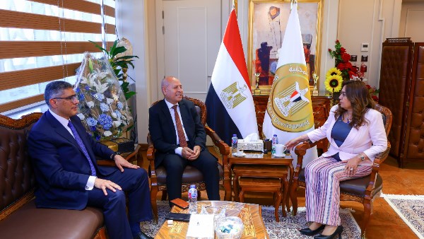 اجتماع وزيرة التنمية المحلية مع محافظي القاهرة والجيزة لتتبع المشروعات التنموية