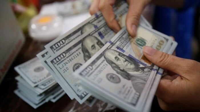ارتفاع سعر الدولار بعد الهجوم الإسرائيلي على إيران