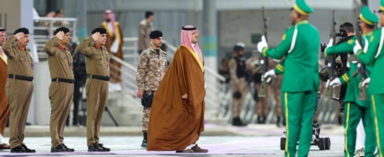استعراض قوات أمن الحج بحضور وزير الداخلية