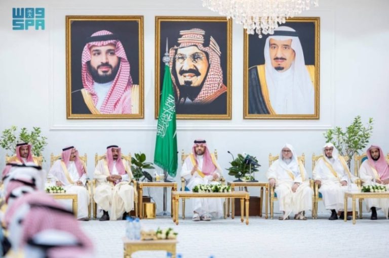 استقبال أمير الحدود الشمالية للمهنئين بعيد الأضحى