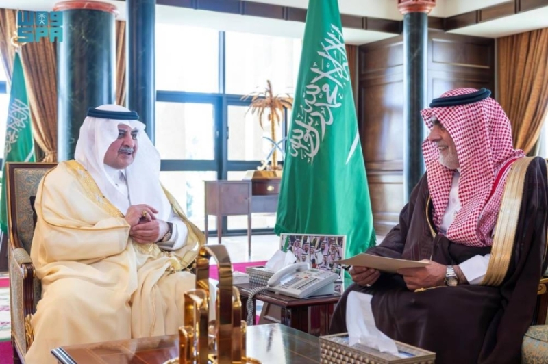 استقبال أمير تبوك لمدير التعليم يضمن سير الاختبارات بسلاسة