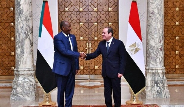 استقبال الرئيس السيسي لرئيس مجلس السيادة السوداني يثير الاهتمام