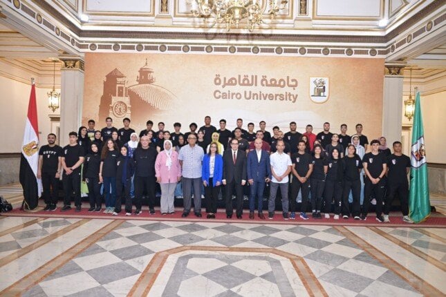 استقبال رئيس جامعة القاهرة لبعثة الاتحاد المصري لألعاب القوى قبل السفر إلى نيجيريا
