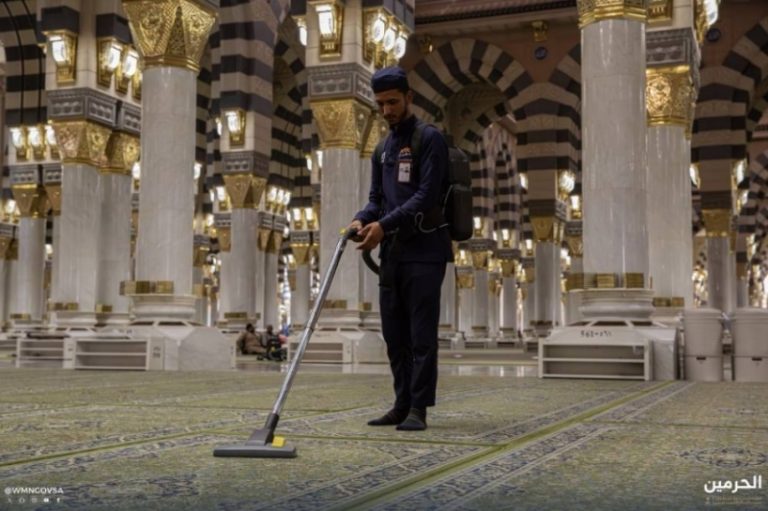 استقبال ضيوف الرحمن في المسجد النبوي بخدمات متكاملة