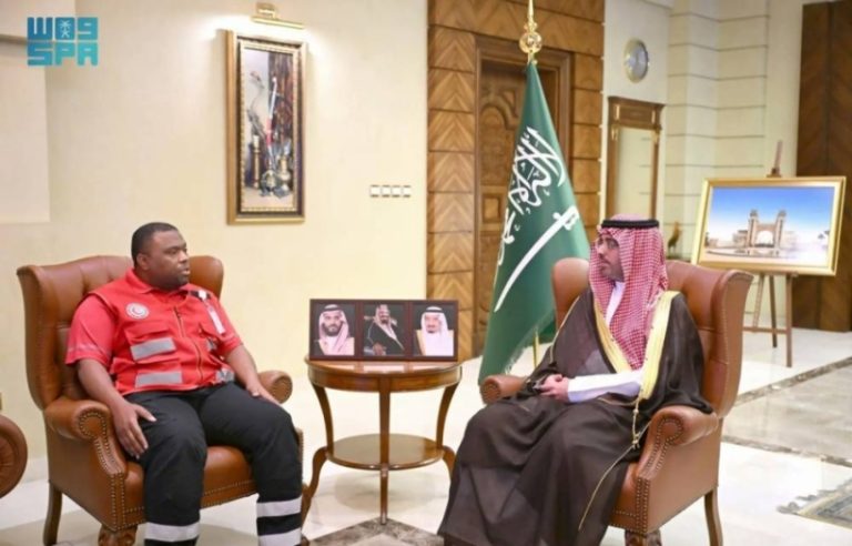 استقبال متميز لمُحافظ جدة مع مدير فرع هيئة الهلال الأحمر بمكة المكرمة