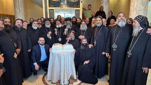 استقبال مميز لنيافة الأنبا باخوميوس في دير السيدة العذراء مريم المُحرق بالقاهرة
التفاصيل الكاملة حول زيارة الأنبا باخوميوس لمقر دير السيدة العذراء مريم بالقاهرة
لقاء أخوي في دير السيدة العذراء مريم المُحرق مع الأنبا باخوميوس