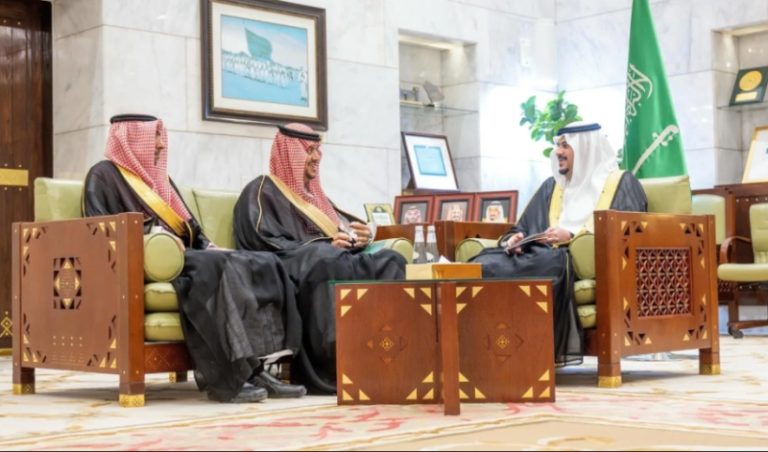 استقبال نائب أمير الرياض لمدير عام فرع وزارة الصحة بالمنطقة