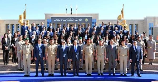 الأكاديمية العسكرية تحتفل بتخريج الدفعة «57» من الملحقين الدبلوماسيين | صور