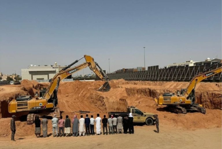 الإطاحة بمواطن و16 مقيمًا بسبب استغلال الرواسب في منطقة الرياض