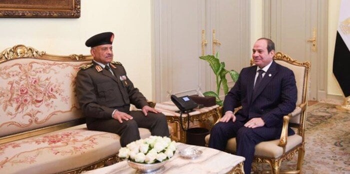 الرئيس السيسي يستقبل وزير الدفاع عبد المجيد صقر