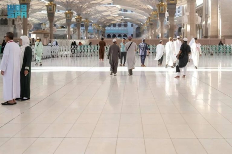 الرخام الأبيض يعزز أجواء المسجد النبوي للمصلين
توفير أجواء معتدلة للمصلين مع الرخام الأبيض
المسجد النبوي يحتفي بالرخام الأبيض لراحة المصلين
الرخام الأبيض: حلّ مثالي لأجواء المسجد النبوي
أجواء مريحة للمصلين بفضل الرخام الأبيض في المسجد النبوي
