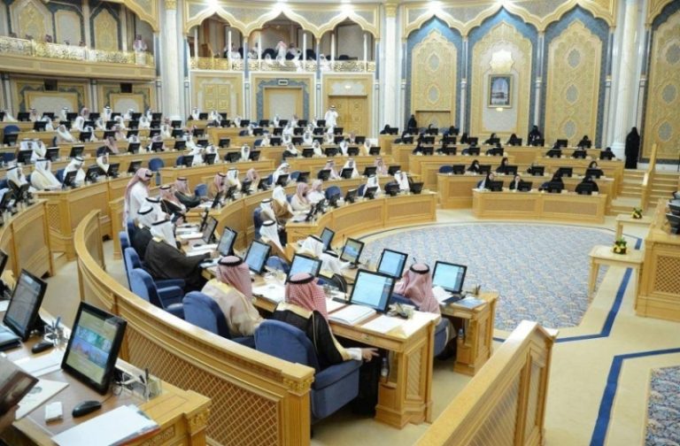 الشورى يدعو لإعادة تقييم العام الدراسي المطول