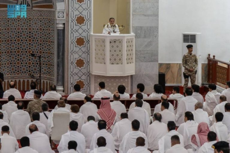 الشيخ بن حميد يؤكد: يوم عرفة محطة إيمانية تتجلى فيها معاني التوحيد والتقوى وتُستجاب فيه الدعوات