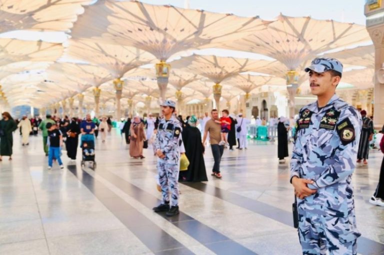 القطاعات الأمنية في المدينة المنورة تواصل جهودها لخدمة الزوار
