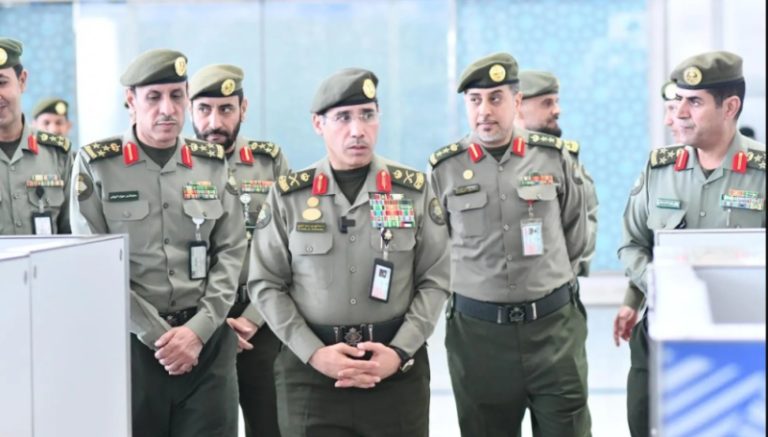 اللواء المربع يتفقد خدمات جوازات مطار المدينة لضيوف الرحمن
خدمات جوازات مطار المدينة تحت أنظار اللواء المربع
اللواء المربع يراقب تقديم الخدمات لضيوف الرحمن بمطار المدينة
مطار المدينة: اللواء المربع يراجع الخدمات المقدمة للمعتمرين
تفقد خدمات جوازات مطار المدينة المنورة برئاسة اللواء المربع