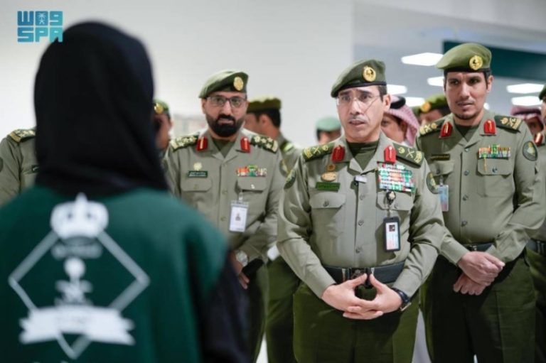 «المربع» يراقب سير العمل في مطار الطائف الدولي