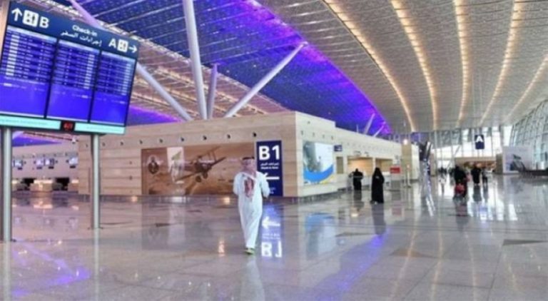 المطارات الدولية تدعو الركاب للتواصل