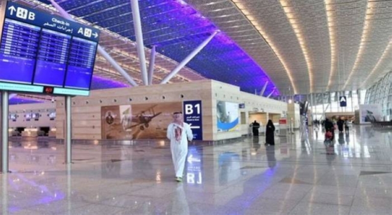 المطارات الدولية تدعو الركاب للتواصل