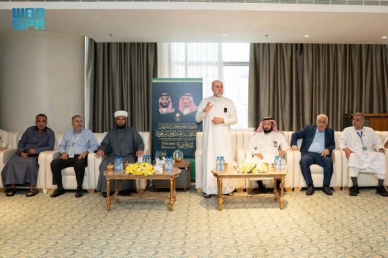 الهباش Minister يلتقي بالحجاج الفلسطينيين المستضافين من قبل برنامج ضيوف خادم الحرمين الشريفين