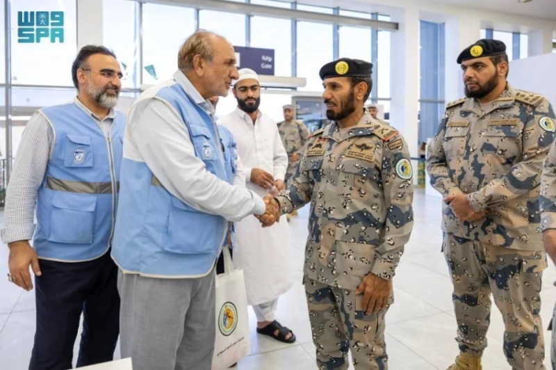 الودعاني يتفقد سير عمل منسوبي حرس الحدود في منفذ جديدة عرعر