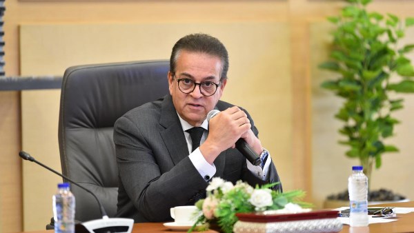 اهتمام الدولة بتأهيل الشباب للحياة السياسية وفق وزير الصحة