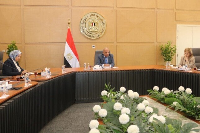بحث وزير الكهرباء تعزيز التعاون المشترك مع وفد بنك الاستثمار والاتحاد الأوروبي