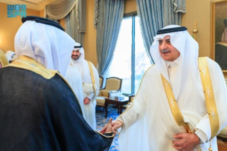 تبوك تحتفل بعيد الأضحى مع استقبال الأمير للمهنئين