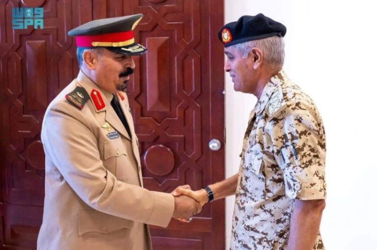 تحركات جديدة لتعزيز التعاون بين أمين التحالف الإسلامي ورئيس هيئة الأركان البحريني في مكافحة الإرهاب