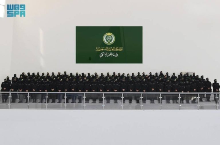 «تخريج دورات نسائية» في «الحرس الملكي» يثير الاحتفاء