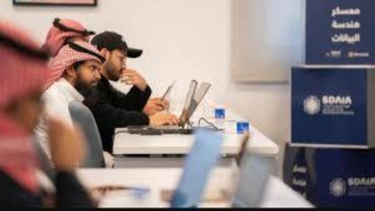 تدريب مكثف لـ 400 موظف في تصنيف البيانات