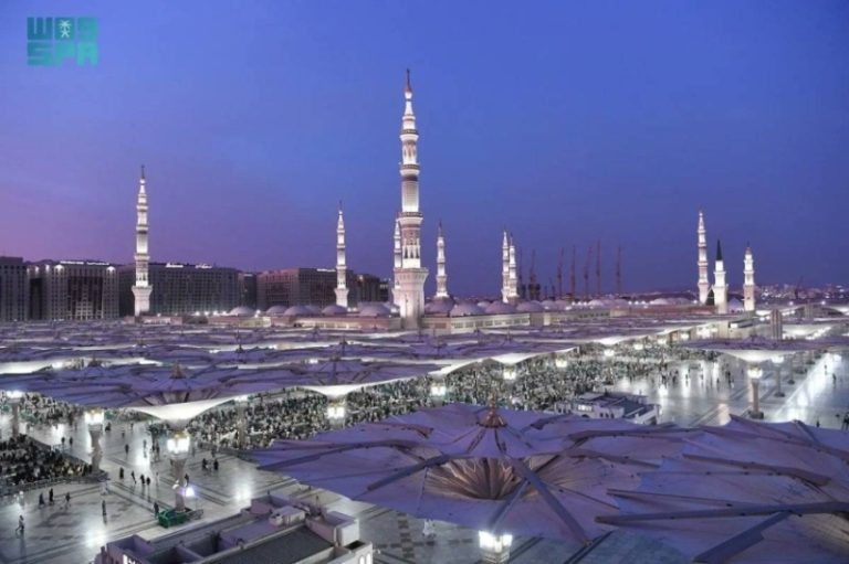تزايد أعداد المصلين في المسجد النبوي يعكس جهود تنظيمية وخدمات مثلى