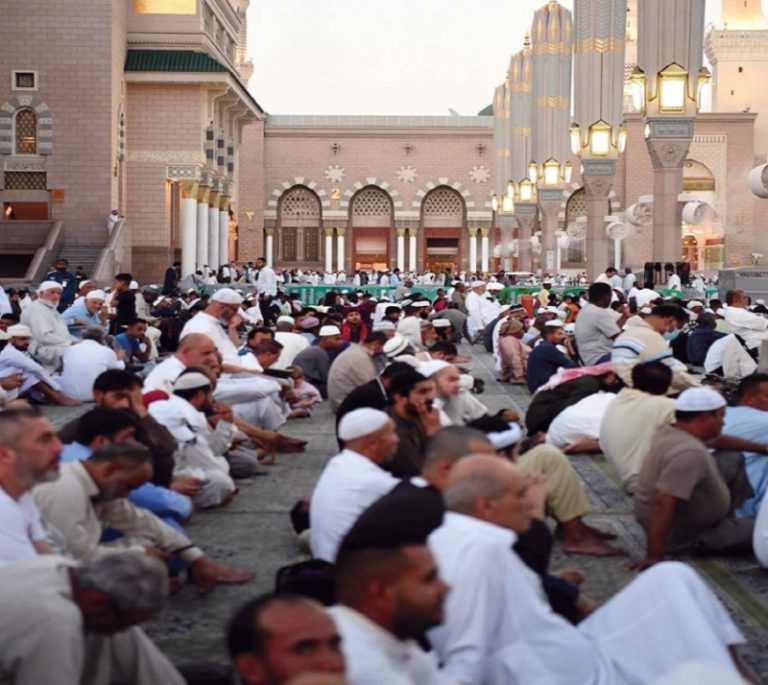 تسهيل حركة الحشود ودعوة لزيارة الروضة بالمسجد النبوي